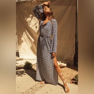 Lulus Womens Mandala Daydream Blue Print Maxi‎ Dress V-Neck Bell Sleeve Medium